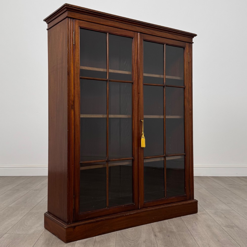 Antique 20th Century Good Quality Display Cabinet In Walnut View X