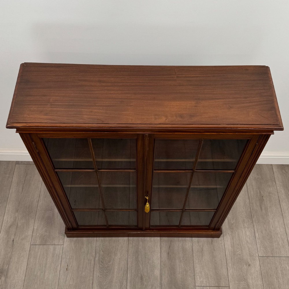 Antique 20th Century Good Quality Display Cabinet In Walnut View XI