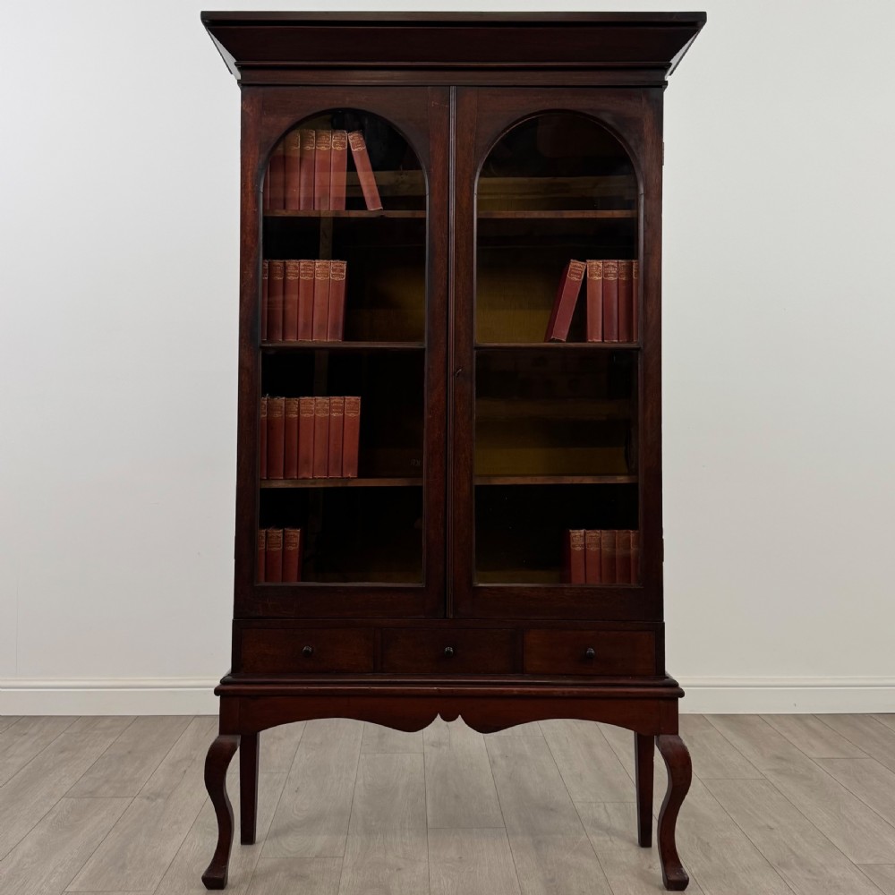  Antique 18th Century Fine Quality Display Cabinet In Mahogany
