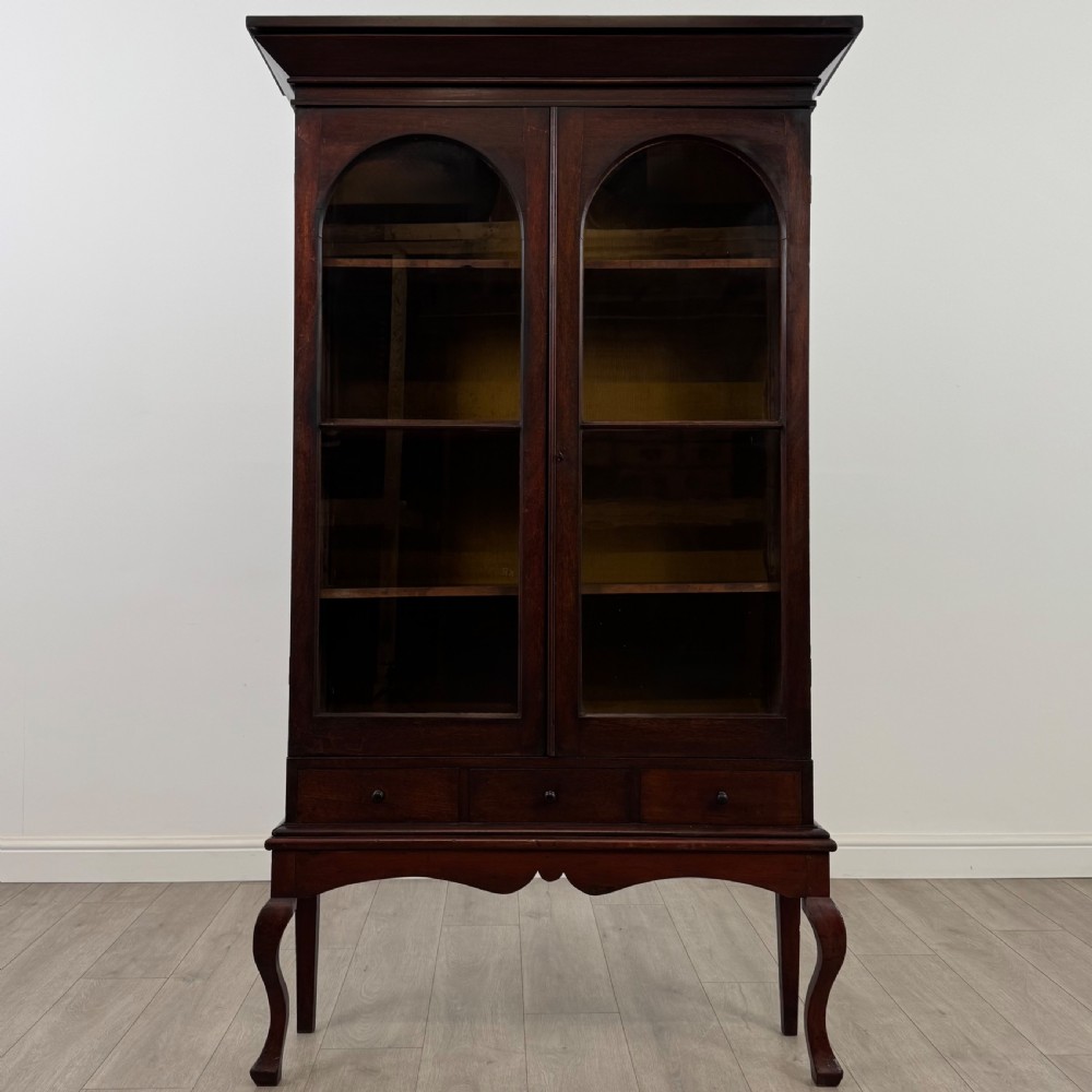  Antique 18th Century Fine Quality Display Cabinet In Mahogany View II
