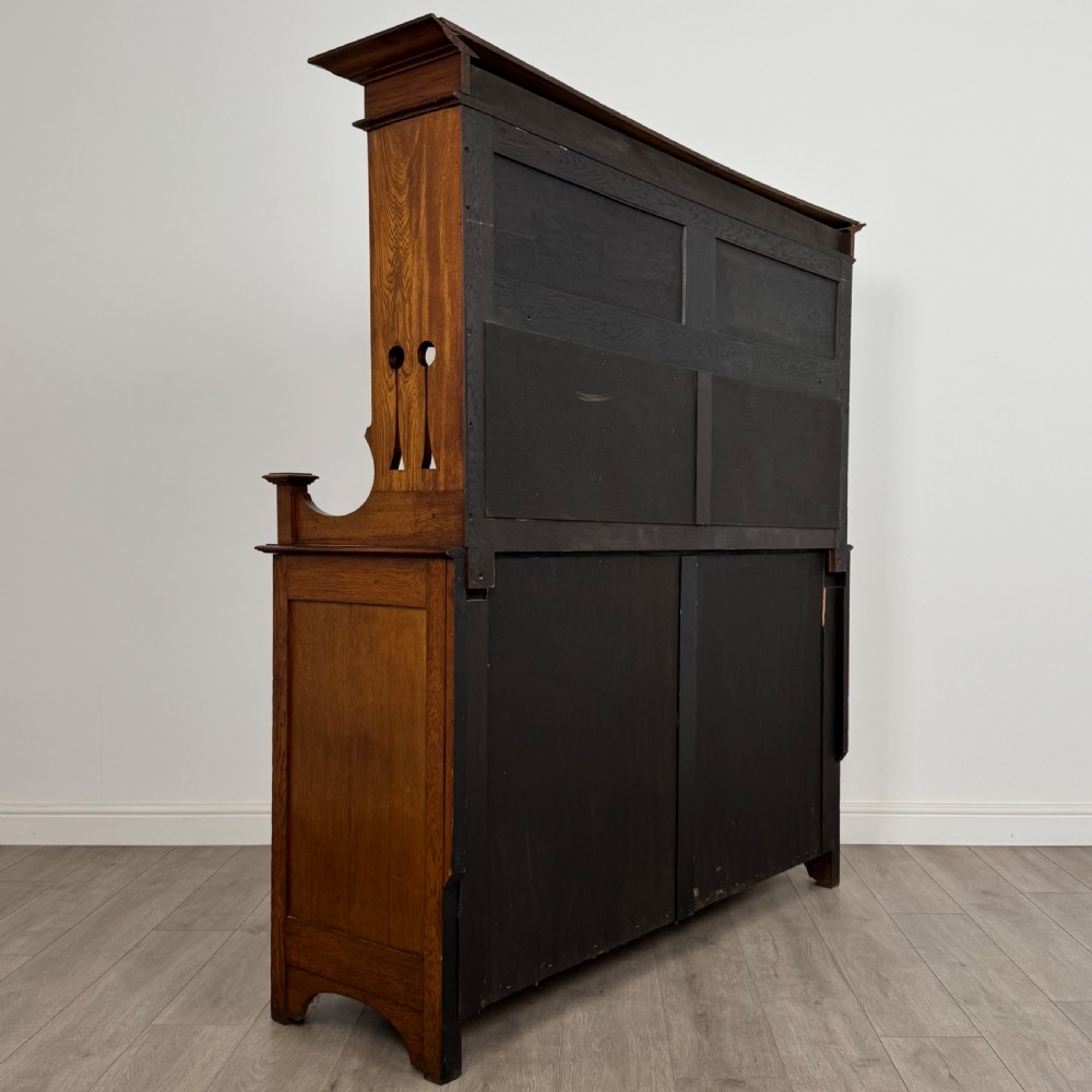Antique 20th Century Fine Quality Arts & Crafts Sideboard In Oak  View V