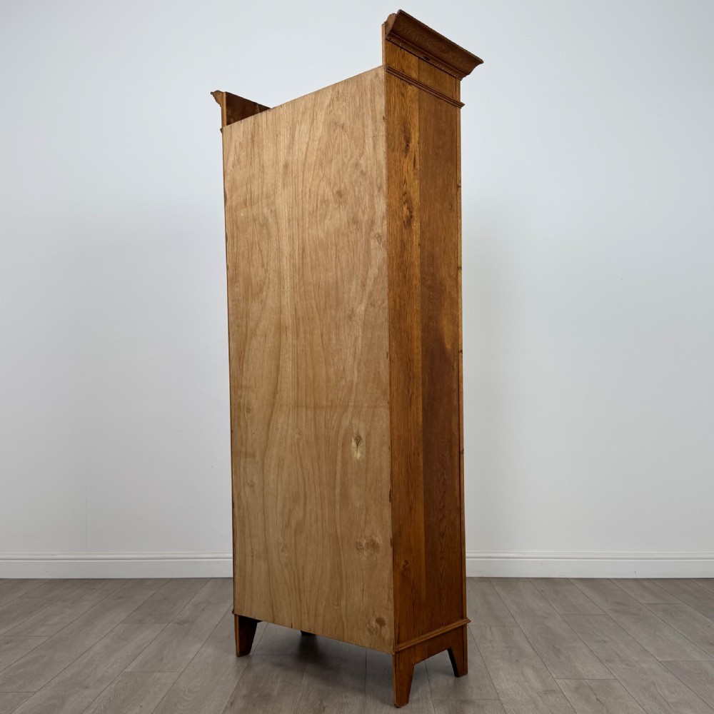 Antique 20th Century Arts & Crafts Style Wardrobe In Oak View VI