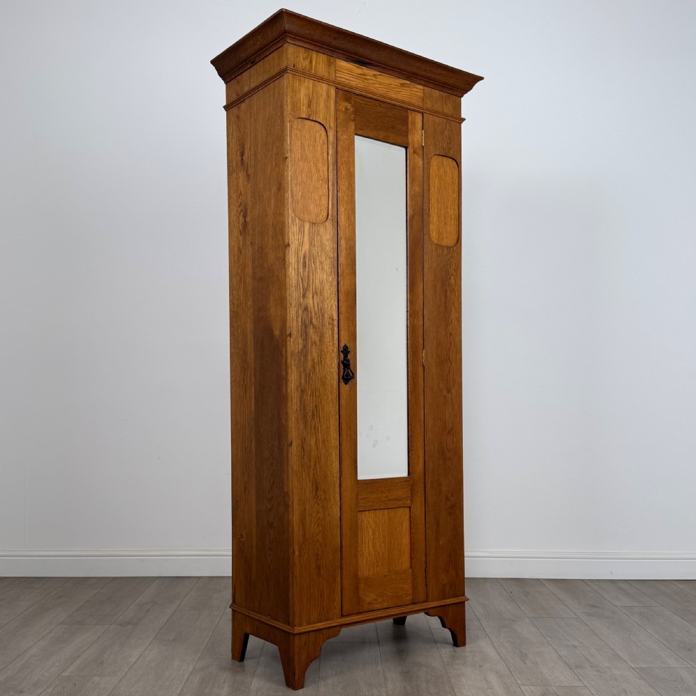 Antique 20th Century Arts & Crafts Style Wardrobe In Oak View VIII