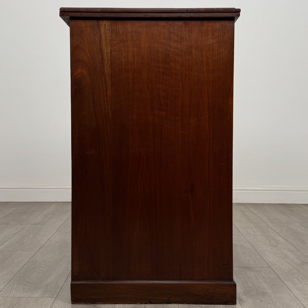 Antique 20th Century Fine Quality Chest Of Drawers In Walnut  View VII