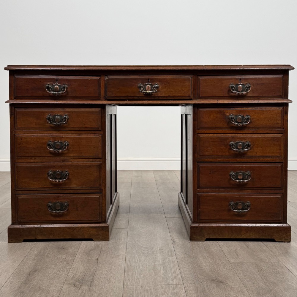  Antique 20th Century Pedestal Desk In Walnut
