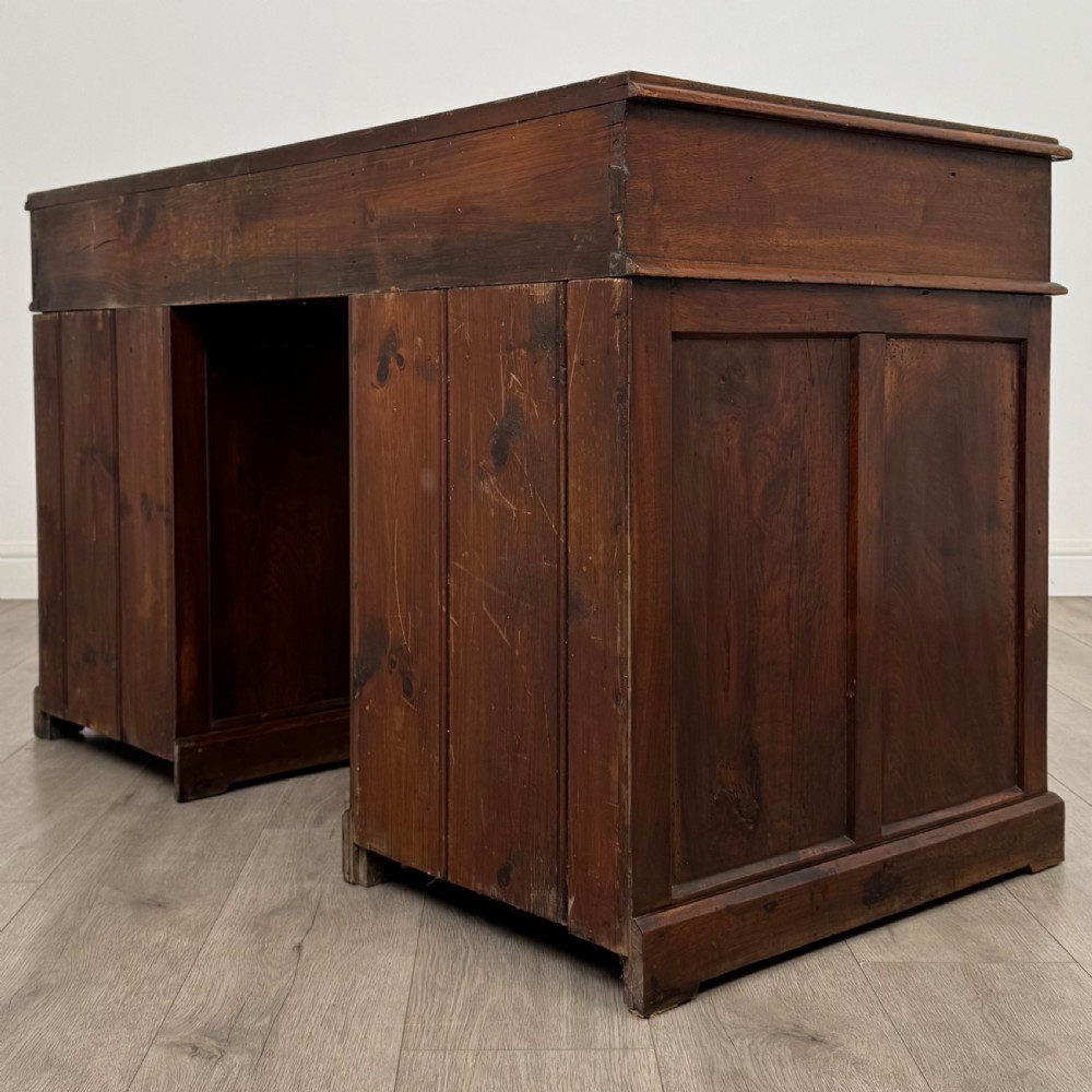  Antique 20th Century Pedestal Desk In Walnut
 View VI