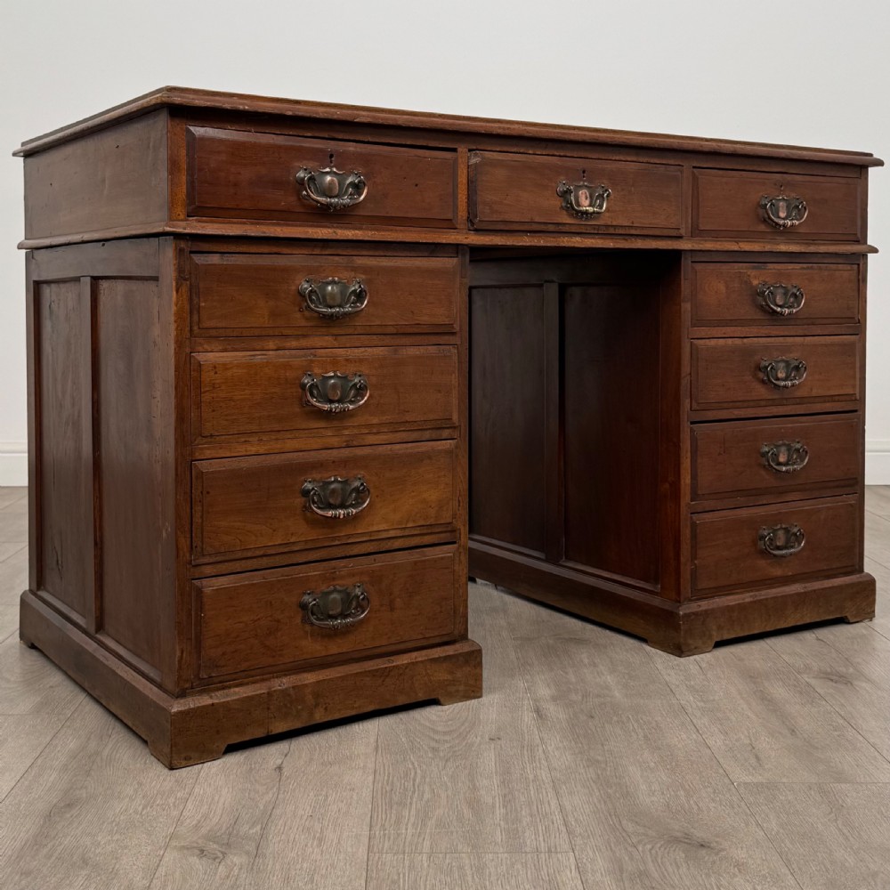  Antique 20th Century Pedestal Desk In Walnut
 View VIII