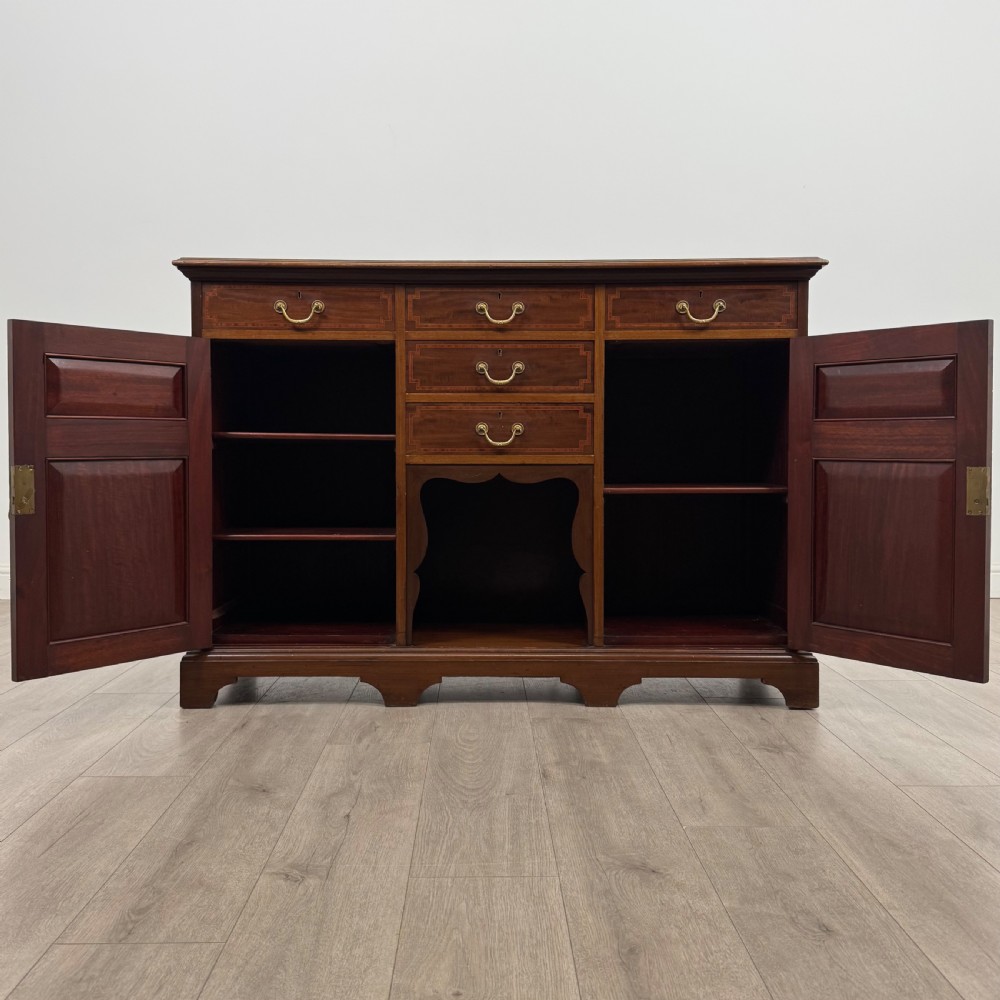 Antique 20th Century Good Quality Inlaid Sideboard In Mahogany  View II