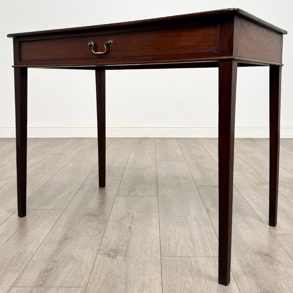 Antique 18th Century Good Quality Writing Table In Mahogany  View II