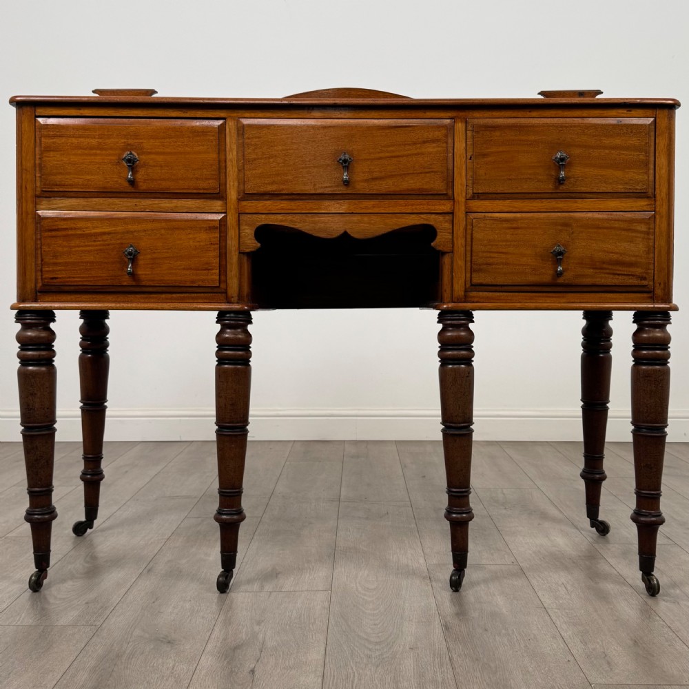 Antique 19th Century Victorian Sideboard In Walnut 