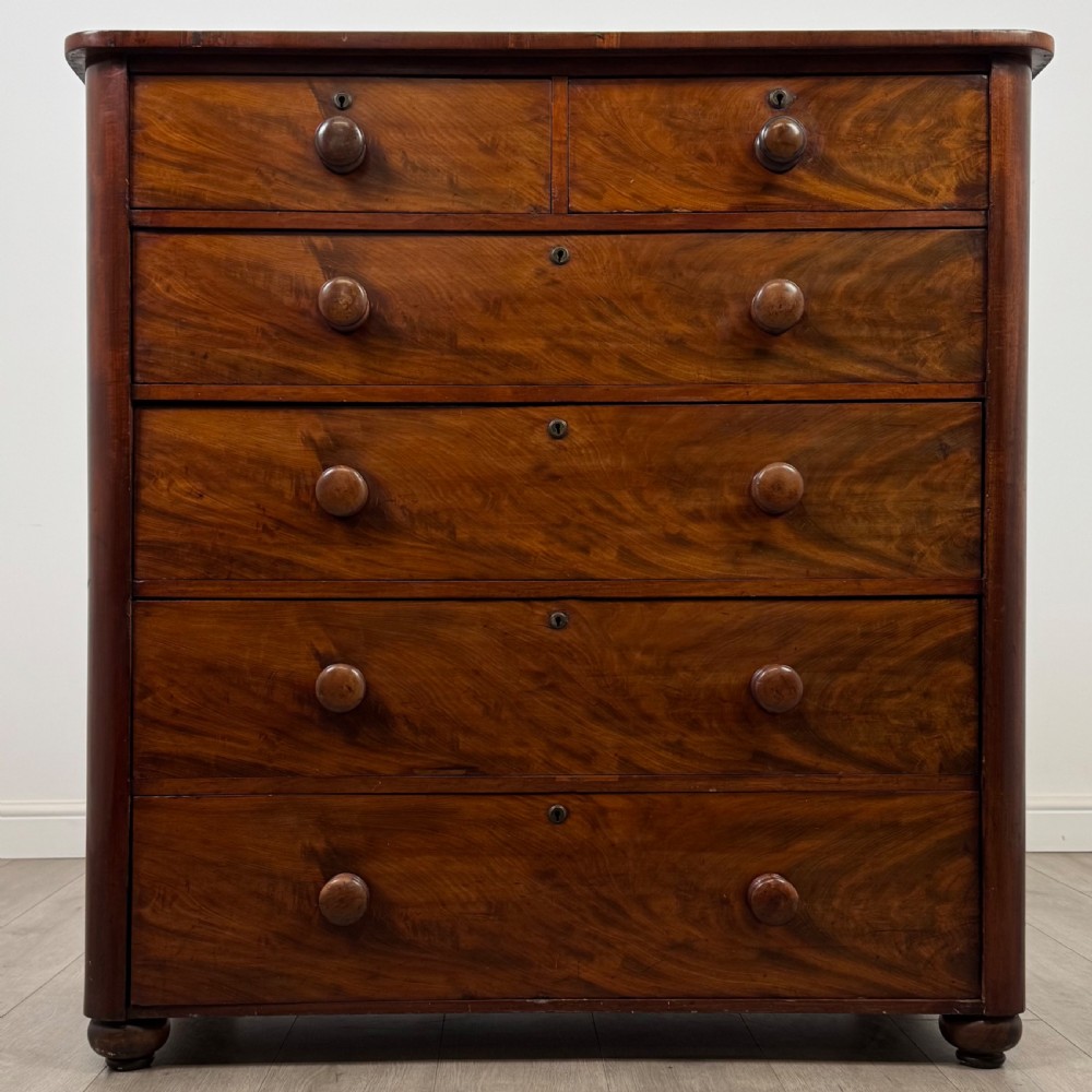 Antique 19th Century Victorian Chest Of Drawers In Mahogany