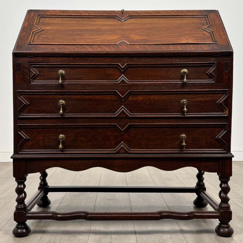 Antique 20th Century Jacobean Style Bureau In Oak 