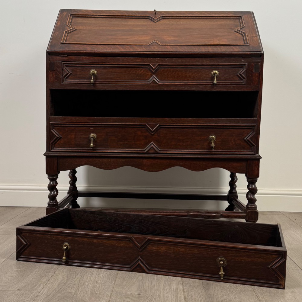 Antique 20th Century Jacobean Style Bureau In Oak  View XI