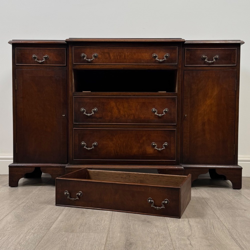 Antique 20th Century Small Breakfront Sideboard In Mahogany  View XII