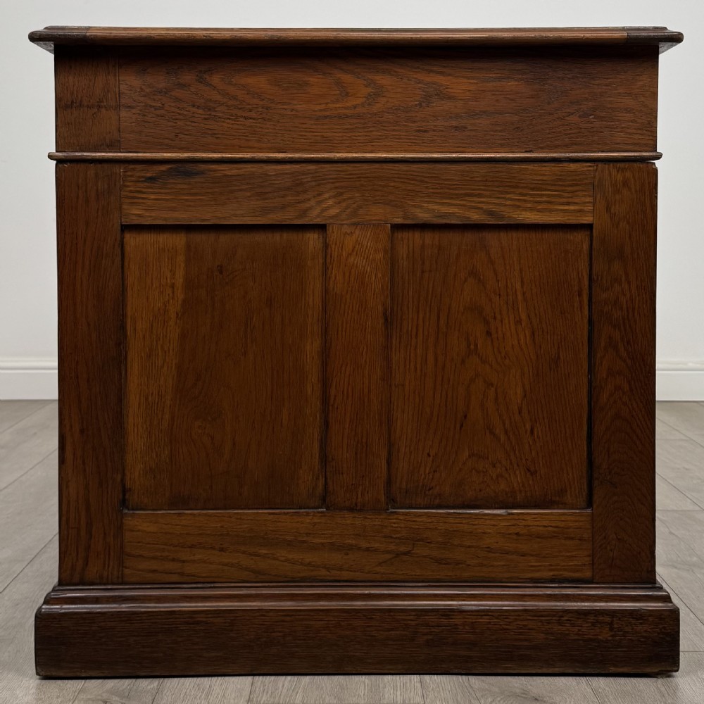Antique 19th Century Victorian Pedestal Desk In Oak View III
