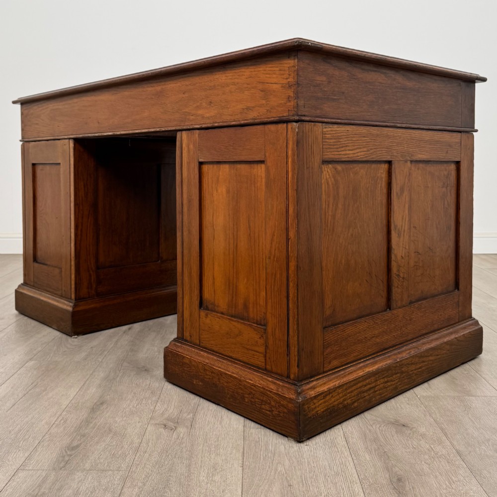 Antique 19th Century Victorian Pedestal Desk In Oak View VI