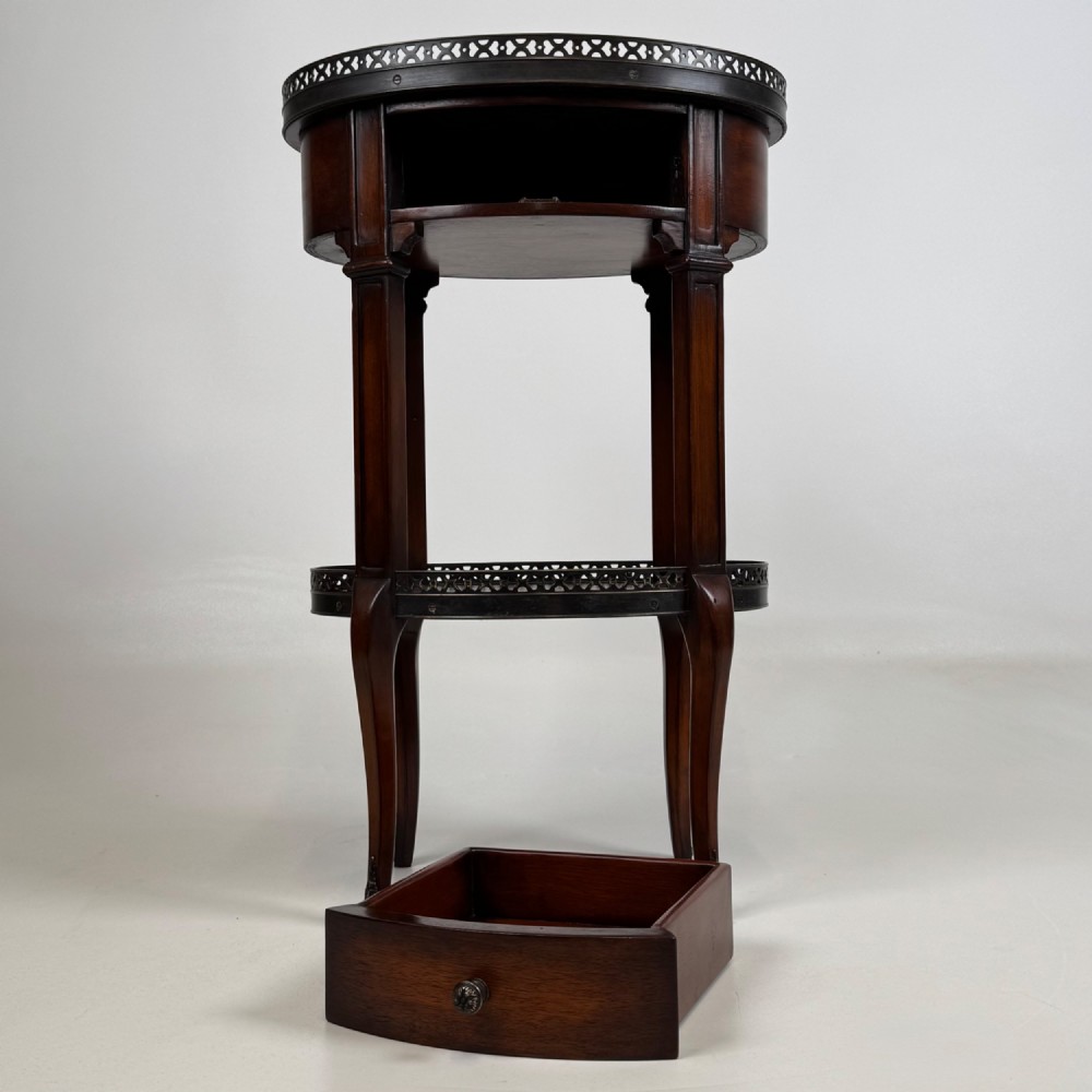 Antique 20th Century Pair Of Mahogany Bedside Cabinets View X