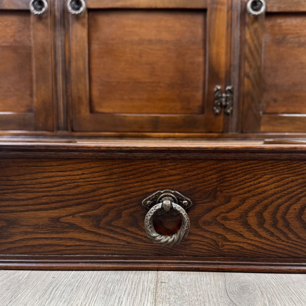 Antique 20th Century Good Quality Sideboard In Oak View XII