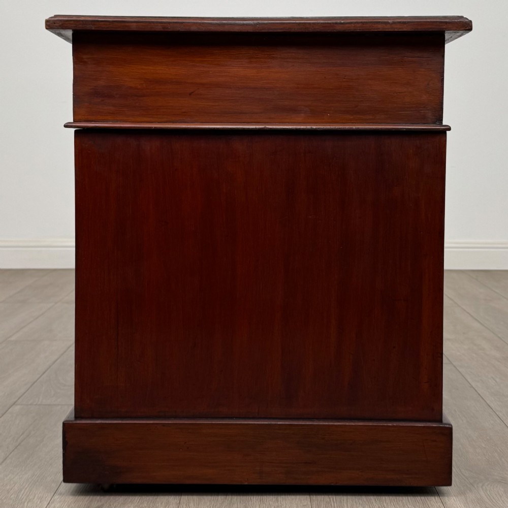Antique 20th Century Leather Top Pedestal Desk In Walnut View VII