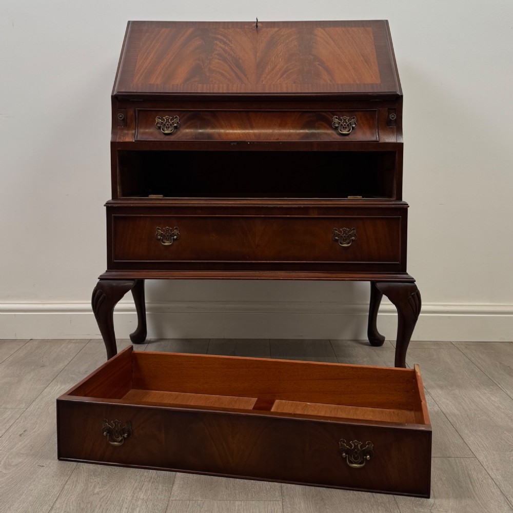 Antique 20th Century Good Quality Bureau In Mahogany View XII