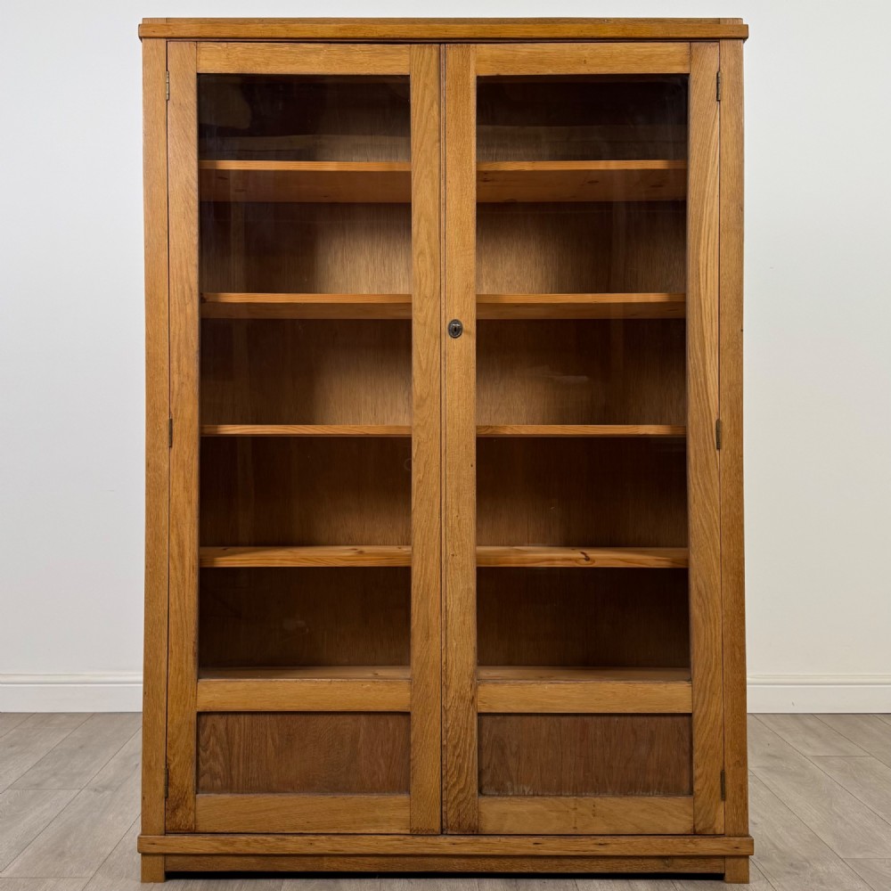 Antique 20th Century Display Cabinet In Golden Oak