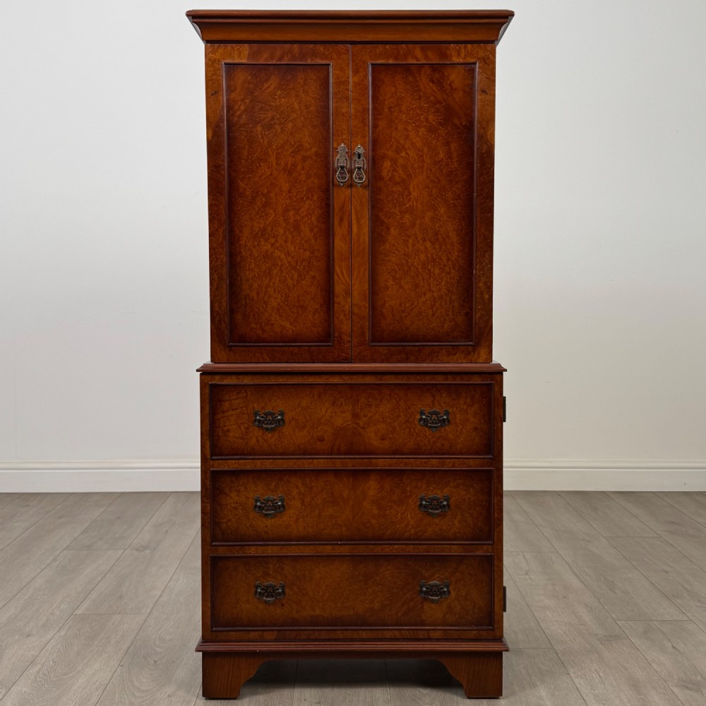 Antique 20th Century Cabinet In Burr Walnut
