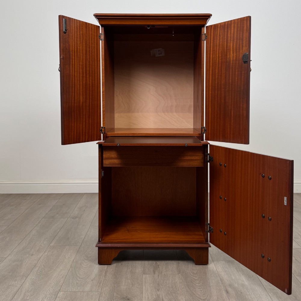 Antique 20th Century Cabinet In Burr Walnut View II