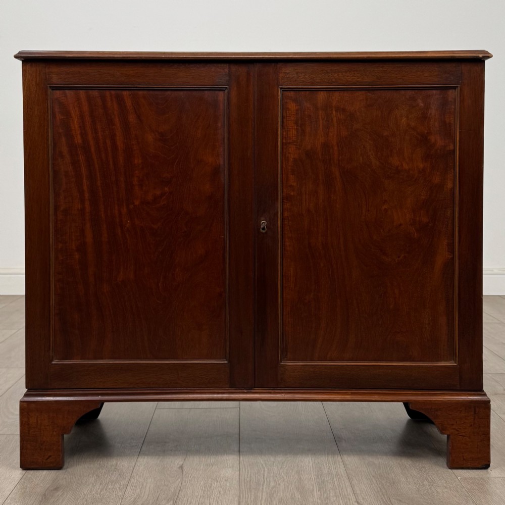 Antique 18th Century Small Georgian Cabinet In Mahogany