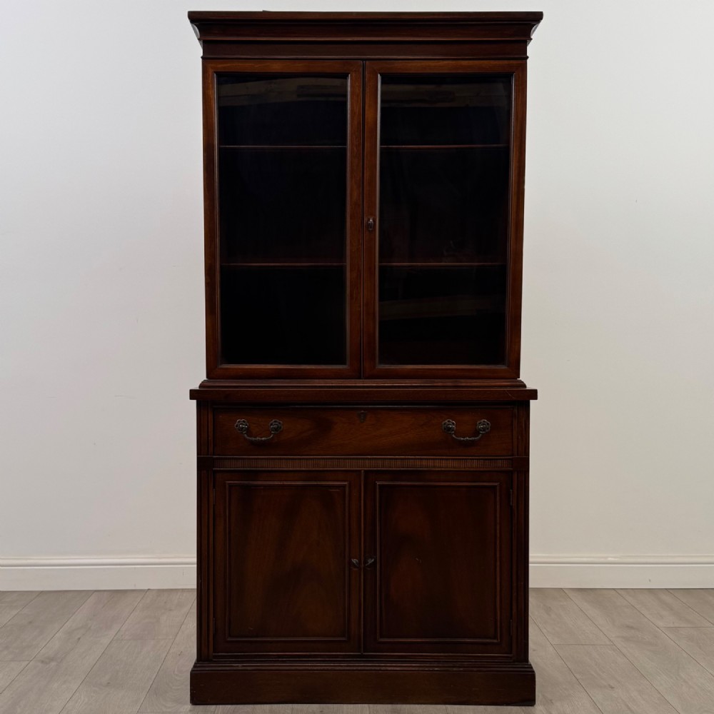 Antique 20th Century Glazed Bookcase In Mahogany View II