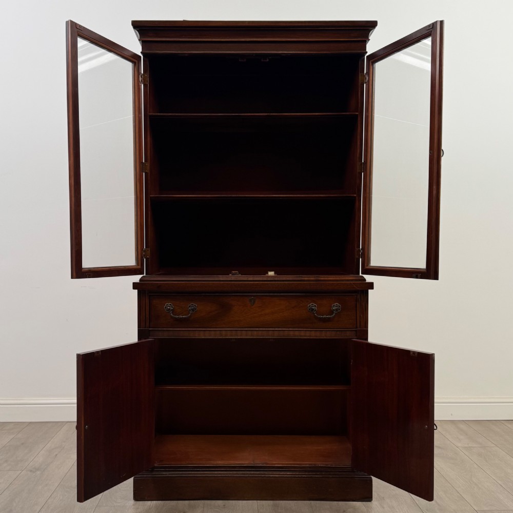 Antique 20th Century Glazed Bookcase In Mahogany View III