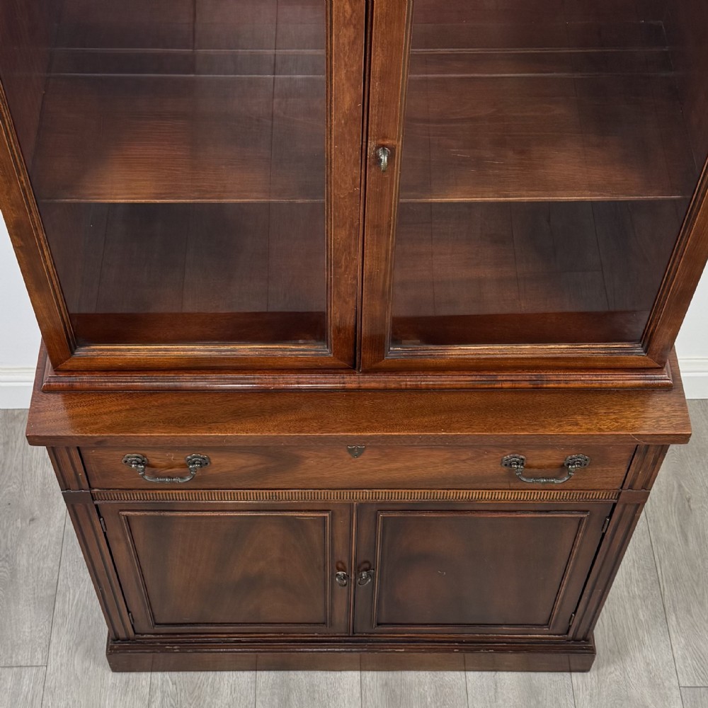 Antique 20th Century Glazed Bookcase In Mahogany View XI