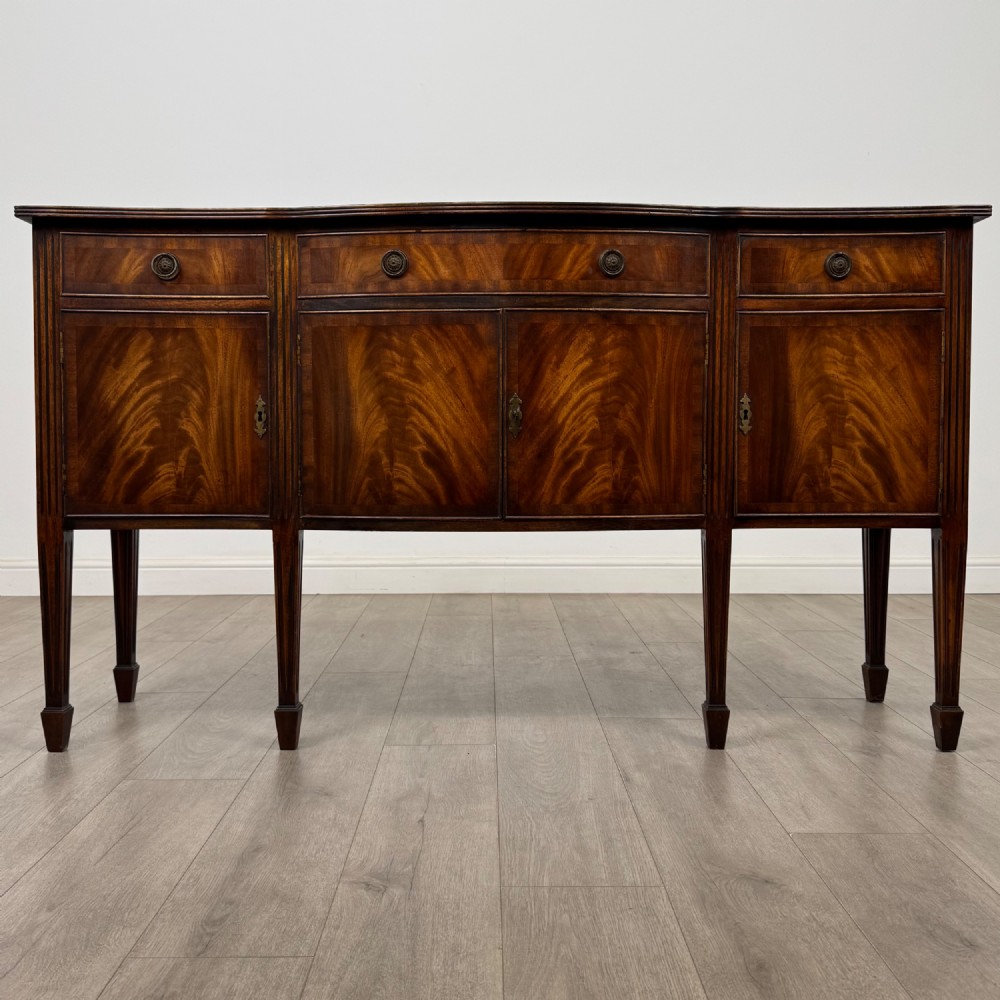 Antique 20th Century Bow Front Sideboard In Mahogany