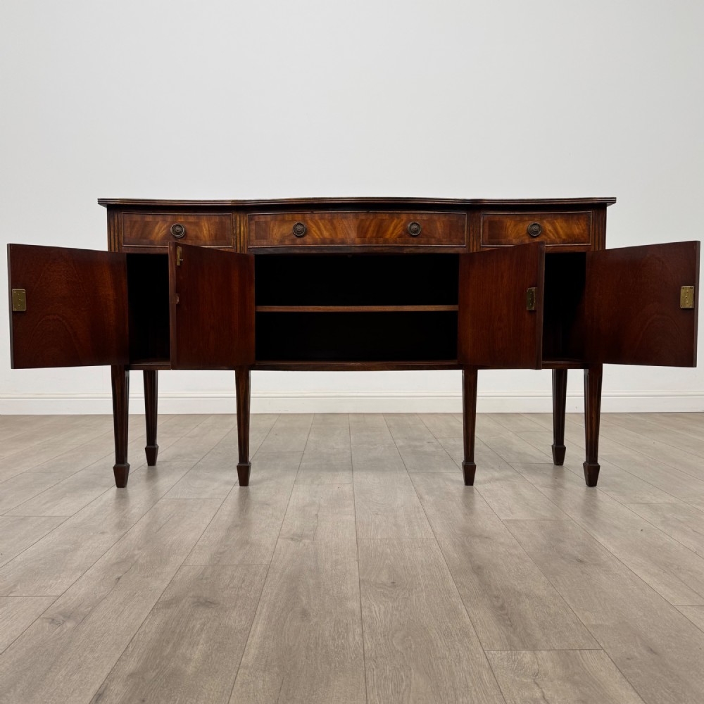 Antique 20th Century Bow Front Sideboard In Mahogany View II