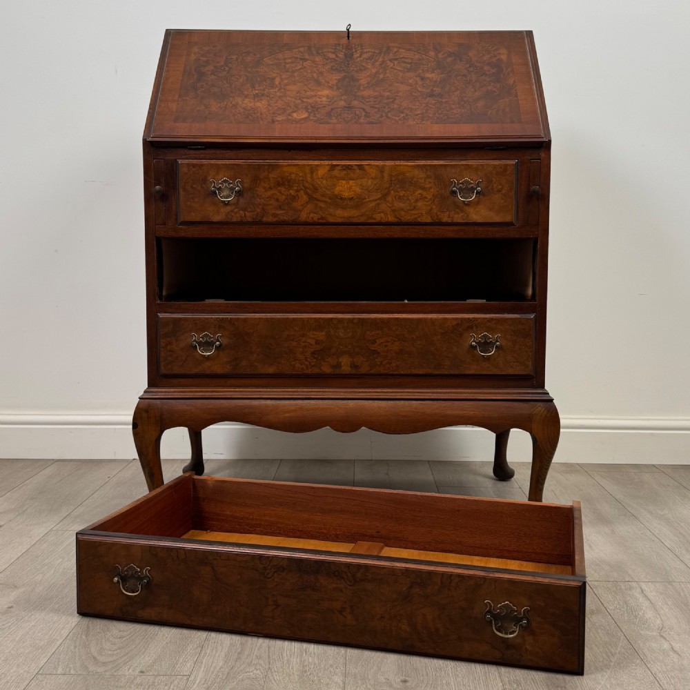 Antique 20th Century Bureau In Burr Walnut View XII