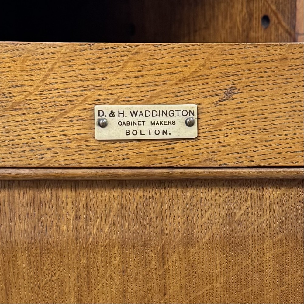 Antique 20th Century Arts & Crafts Dresser In Golden Oak View XIII