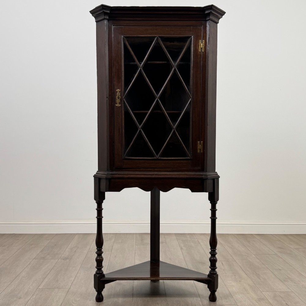 Antique 19th Century Small Victorian Corner Cabinet In Oak