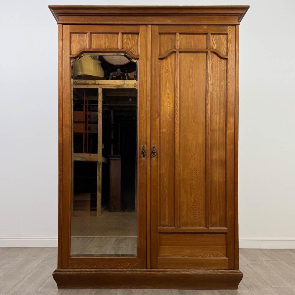 Antique 20th Century Fine Quality Edwardian Wardrobe In Oak