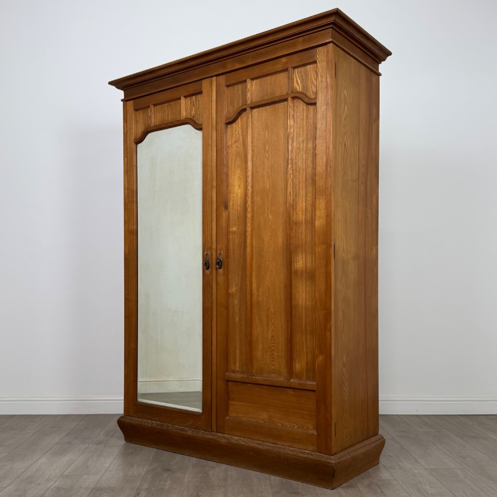 Antique 20th Century Fine Quality Edwardian Wardrobe In Oak View III