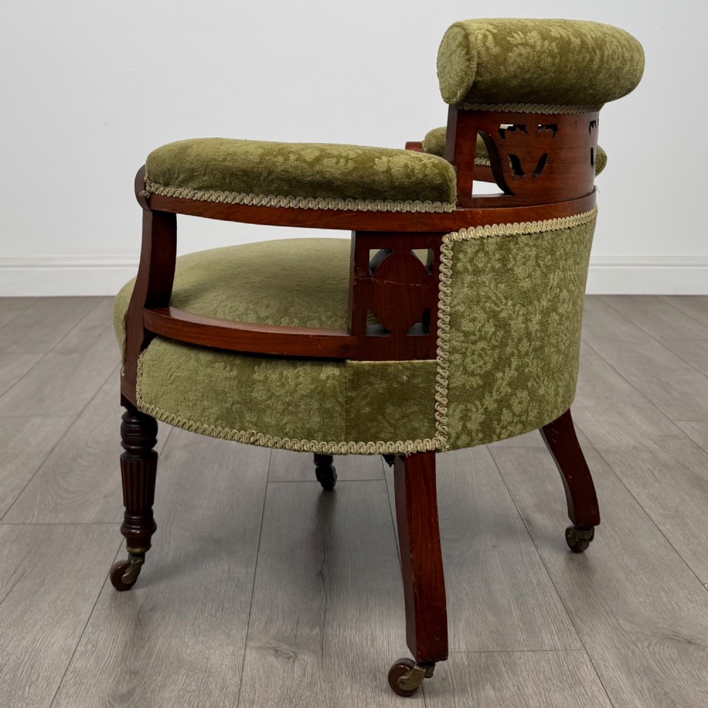 Antique 20th Century Edwardian Pair Of Tub Chairs In Walnut View IV