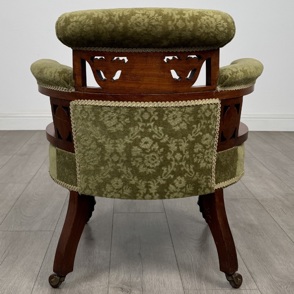 Antique 20th Century Edwardian Pair Of Tub Chairs In Walnut View V