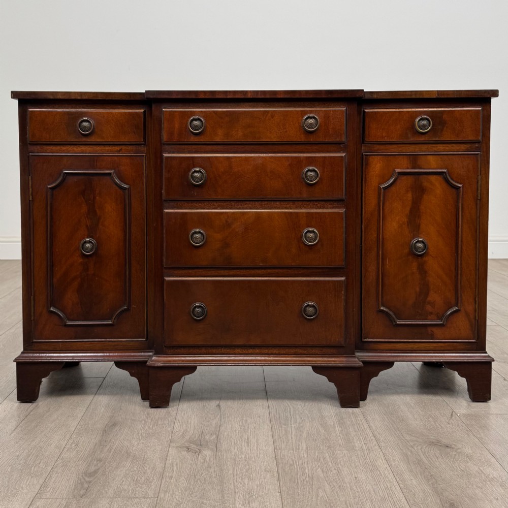 Antique 20th Century Small Breakfront Sideboard In Mahogany
