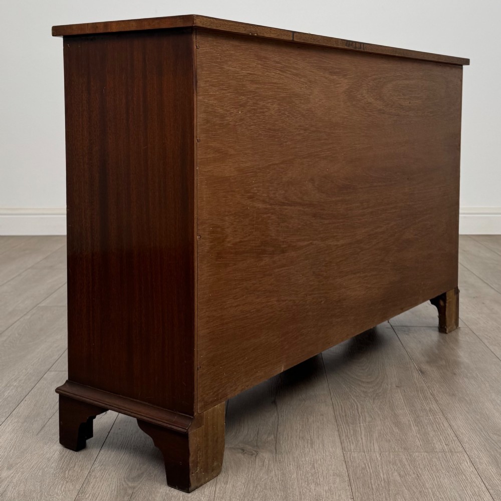 Antique 20th Century Small Breakfront Sideboard In Mahogany View V
