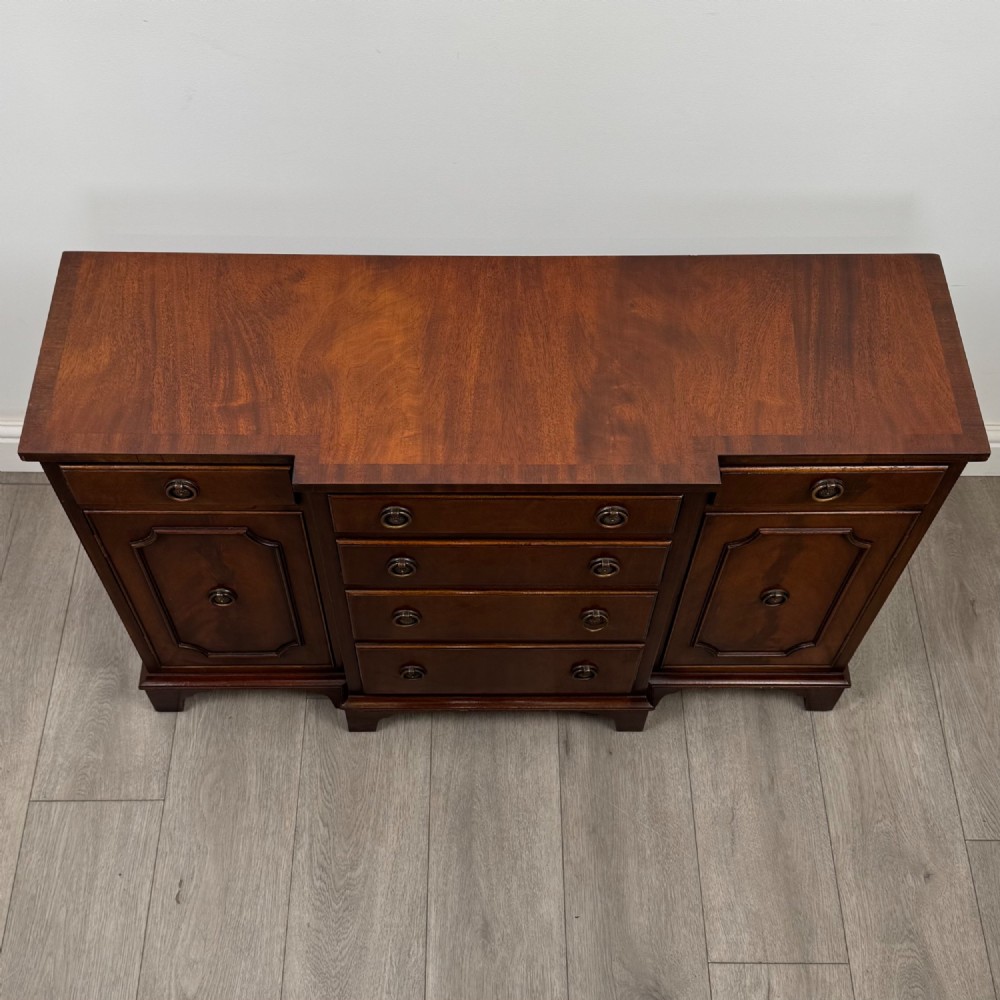 Antique 20th Century Small Breakfront Sideboard In Mahogany View X