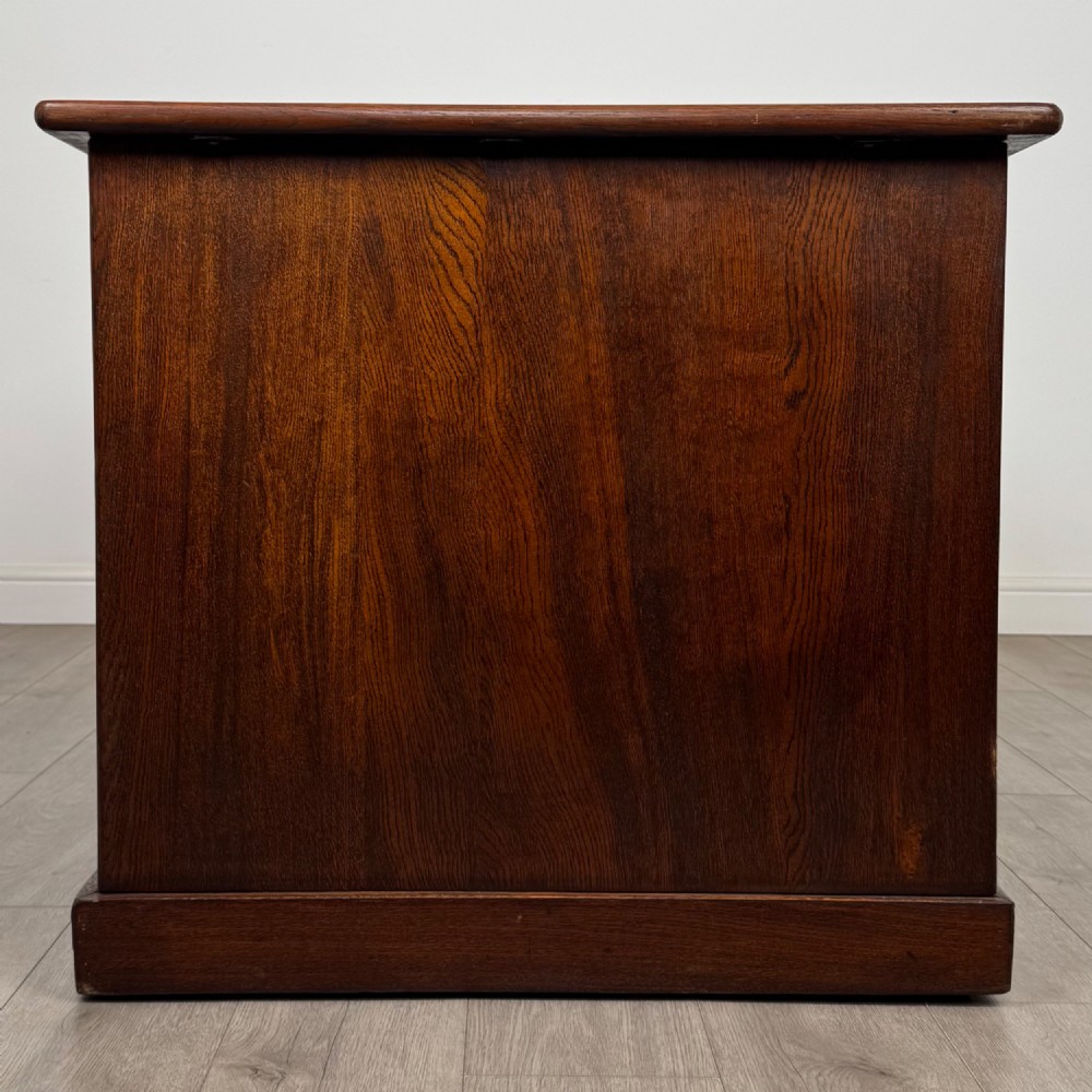 Antique 19th Century Large Victorian Pedestal Desk In Oak View III