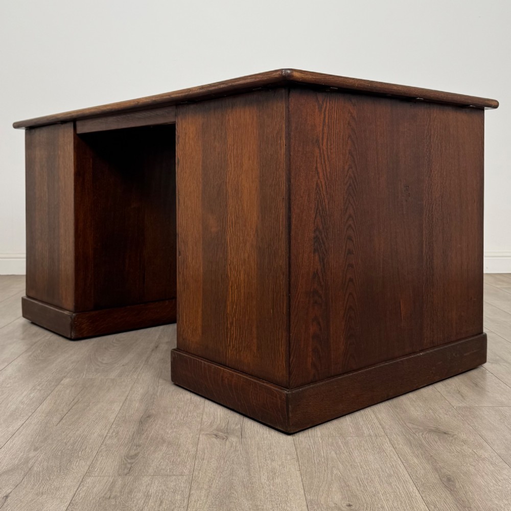 Antique 19th Century Large Victorian Pedestal Desk In Oak View VI