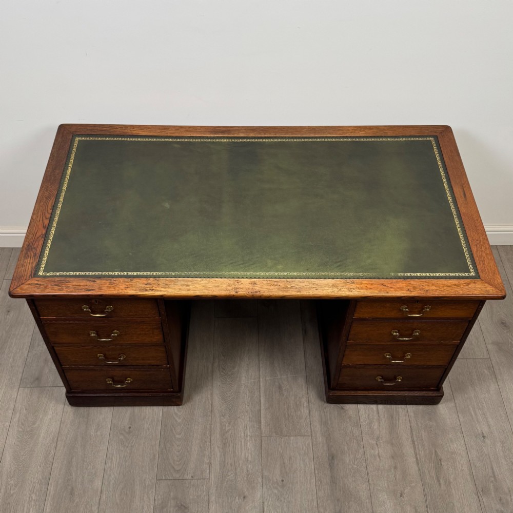 Antique 19th Century Large Victorian Pedestal Desk In Oak View IX