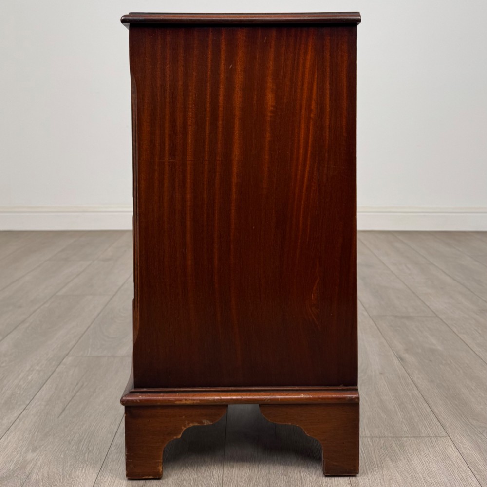 Antique 20th Century Small Chest Of Drawers In Mahogany View III