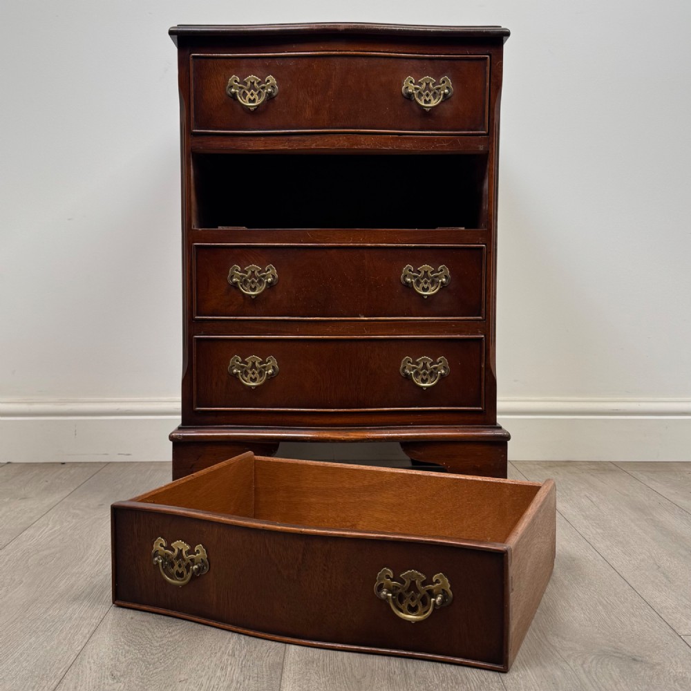 Antique 20th Century Small Chest Of Drawers In Mahogany View X