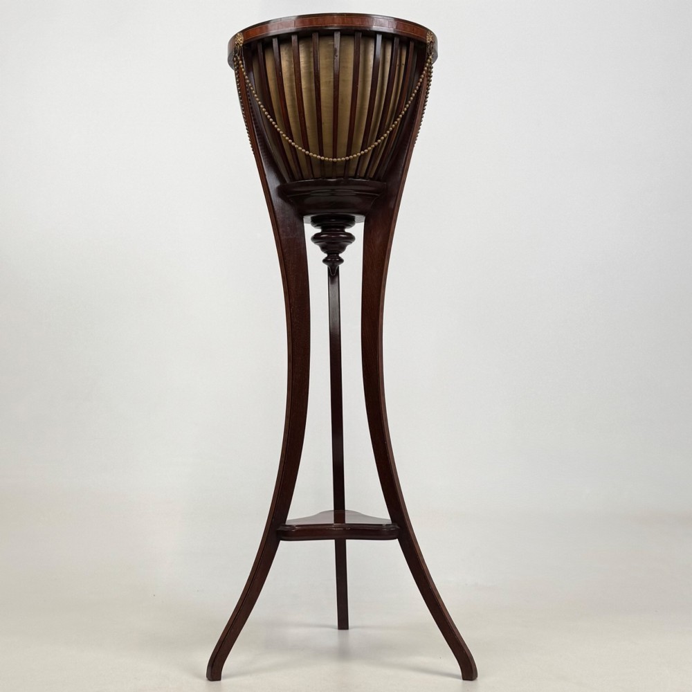 Antique 20th Century Edwardian Plant Stand In Mahogany