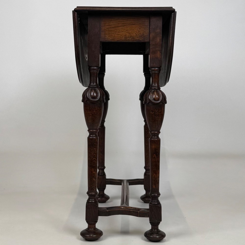 Antique 20th Century Small Drop Leaf Side Table In Oak View V